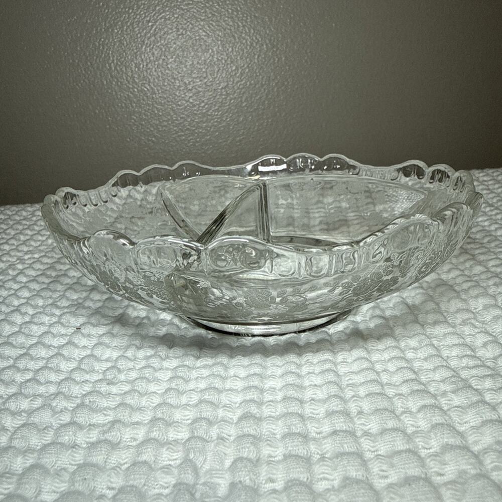 Vtg Cambridge Rose Point Etched Glass Divided Dish/Relish Dish W/ Scalloped Edge - Picture 3 of 11